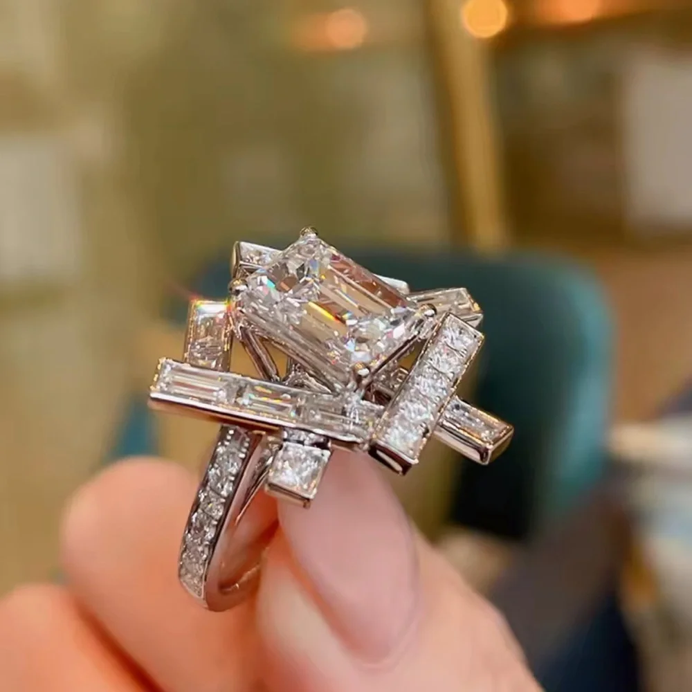 Elegant Silver Crystal Ring